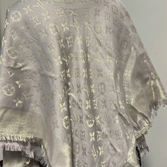 Chic Louis Vuitton scarf - Picture 5 of 7